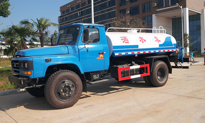 國(guó)產(chǎn)灑水車(chē)選購(gòu)指南 聚焦尖頭灑水車(chē)、東風(fēng)單橋?yàn)⑺?chē)與廠家報(bào)價(jià)